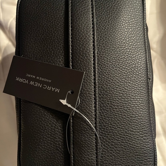 Marc New York Shave/Cosmetic Bag - Picture 2 of 2
